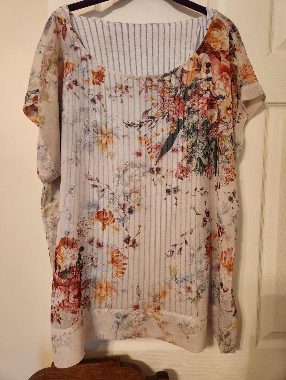 Dress Barn, Floral Scoop Neck Women’s Top in Cream and Multi, sz Xl
